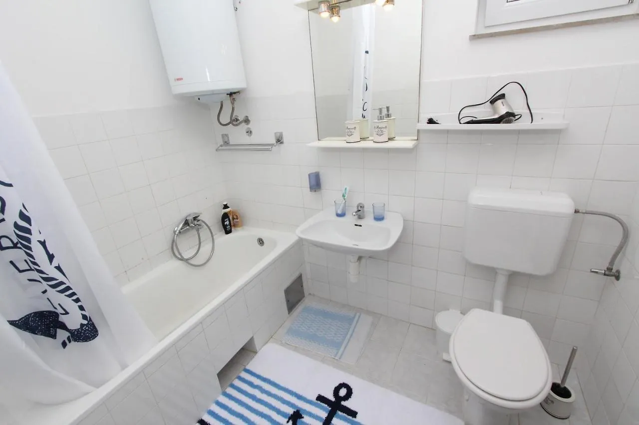 Apartment Rokov Ρόβινι 0*,